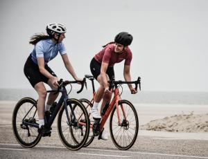 Montar en bicicleta en Holibai, Vermello, Un rincón con encanto cerca de la playa o alrededores