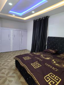 DBaLoGuN's HoMe ABEOKUTA- NEAR PANSEKE客房内的一张或多张床位