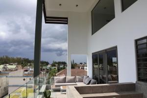Balkón nebo terasa v ubytování Ocean Bliss Penthouse - Private Pool & 2 Min to Beach