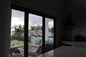 Fotografie z fotogalerie ubytování Ocean Bliss Penthouse - Private Pool & 2 Min to Beach v destinaci Flic-en-Flac
