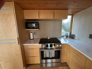 Η κουζίνα ή μικρή κουζίνα στο Brooklyn Shore Lodge +5 φωτογραφίες