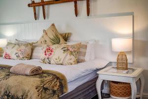 a bedroom with a bed and a table with a lamp at The Hedge Cottage in Riebeek-Kasteel +44 photos