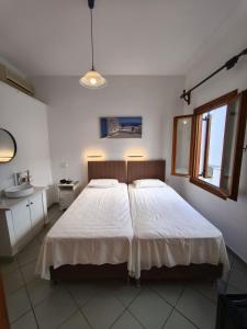 Postel nebo postele na pokoji v ubytování Maria Eleni Guesthouse