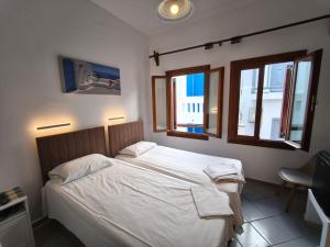 Postel nebo postele na pokoji v ubytování Maria Eleni Guesthouse