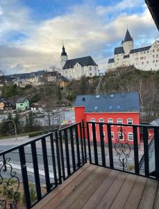 Villa Schlossblick في Neuanbau: منظر للمدينة من شرفة