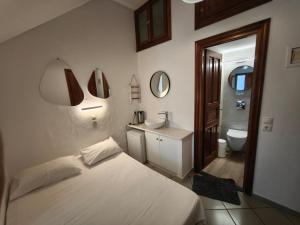 Postel nebo postele na pokoji v ubytování Maria Eleni Guesthouse