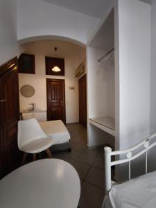 Postel nebo postele na pokoji v ubytování Maria Eleni Guesthouse