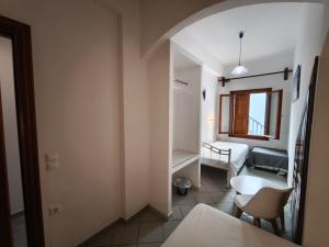 Postel nebo postele na pokoji v ubytování Maria Eleni Guesthouse