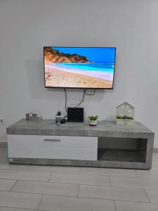 TV a/nebo společenská místnost v ubytování Taksim Aprartman