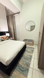a bedroom with a bed and a mirror on the wall at Executive Apartment, Rosebank , Johannesburg in Johannesburg +1 photo