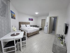 Postel nebo postele na pokoji v ubytování Taksim Aprartman