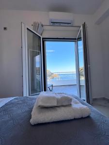 Postel nebo postele na pokoji v ubytování Infinity Blue Suite + 37 fotografií