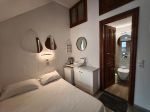 Postel nebo postele na pokoji v ubytování Maria Eleni Guesthouse