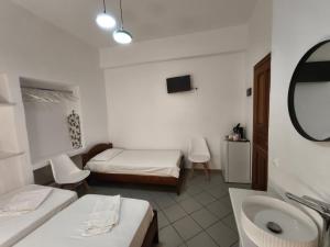 Postel nebo postele na pokoji v ubytování Maria Eleni Guesthouse