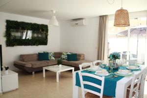 Et opholdsområde på Villa Belén playa , piscina privada