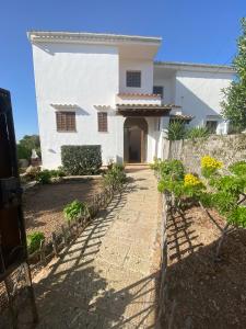 a white house with a pathway in front of it at Casa Ventura in Felanitx