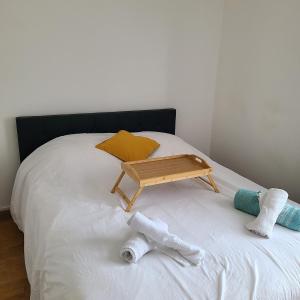 Ένα ή περισσότερα κρεβάτια σε δωμάτιο στο Appartement Morlaix pres de la gare avec 2 chambres et Internet +14 φωτογραφίες
