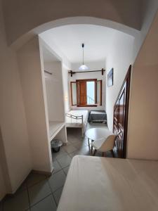 Postel nebo postele na pokoji v ubytování Maria Eleni Guesthouse