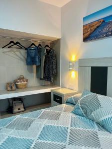 Postel nebo postele na pokoji v ubytování Hostal Los Mellizos