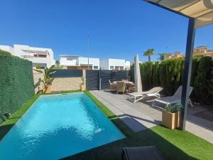 a swimming pool in the backyard of a house at Case de bamboo in Benijófar