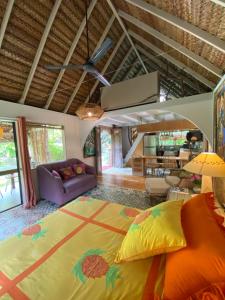 Postel nebo postele na pokoji v ubytování LOFT VANILLE avec clim et piscine partagee + 12 fotografií