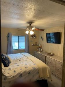 a bedroom with a bed and a ceiling fan at The Lake House on Lake Rosalie in Lake Wales