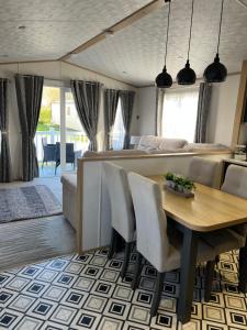 Fotografie z fotogalerie ubytování The Luxe Lodge, Skipsea Sands Bridlington v destinaci Ulrome