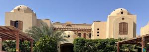 Fotografija u galeriji objekta Sabina 1br apartment Lagoon view with shared pool By BFG Beit Fel Gouna u Hurgadi