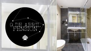 Łazienka w obiekcie Pensión 9 de Abril