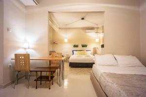 A bed or beds in a room at Zacharitsa APT at Acropolis up 4 guests by LODGESPOT