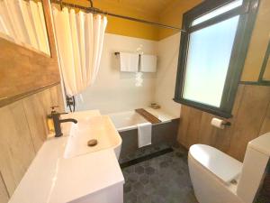 Koupelna v ubytování Amani Lodging