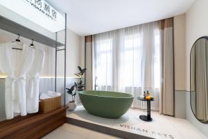 Vishan Keys Hotel 维尚潮宿的一间浴室