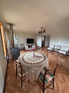 Телевизор и/или развлекательный центр в Casa en parcela de agrado