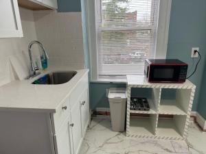 Private room in a shared apt Middletown near Wesley uni的厨房或小厨房