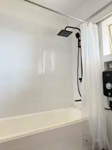 Koupelna v ubytování CBD Garden View