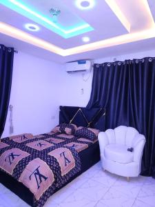 DBaLoGuN's HoMe ABEOKUTA- NEAR PANSEKE客房内的一张或多张床位