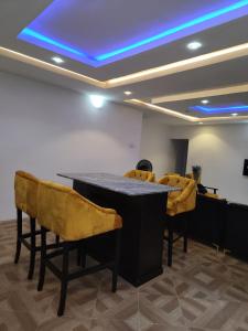 DBaLoGuN's HoMe ABEOKUTA- NEAR PANSEKE商务区和/或会议室