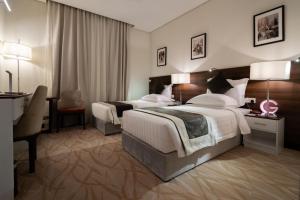 Postel nebo postele na pokoji v ubytování Landmark Darkm Hotel Makkah + 34 fotografií