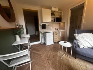 Kuchyň nebo kuchyňský kout v ubytování Cosy and Pet Friendly Blackheath Studio 2