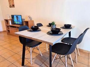 Televisyen dan/atau pusat hiburan di House with yard Subway 5min walk +22 gambar