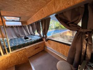Katil atau katil-katil dalam bilik di Palm Bus