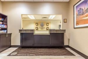 a check in counter in a store at Comfort Inn Alton near I-255 in Alton +33 photos
