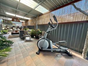 Fitness centrum a/nebo fitness zařízení v ubytování Amani Lodging