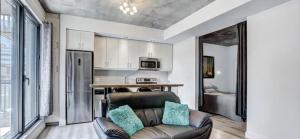 a living room with a couch and a kitchen at INCh in Montréal