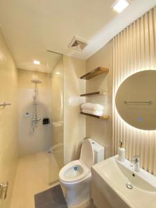 Phòng tắm tại Saint Dominique Condo Iloilo