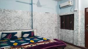 Postel nebo postele na pokoji v ubytování Narsingh Sadan Home Stay