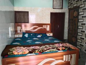 Katil atau katil-katil dalam bilik di Narsingh Sadan Home Stay