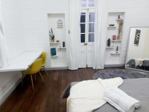 The Nomad Hostel 객실 침대