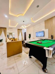 Biliár nebo kulečník v ubytování Home away from Home