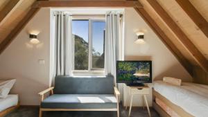 TV a/nebo společenská místnost v ubytování Alps Heimers